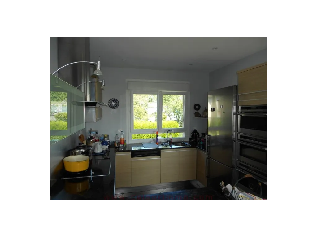 NICE HOUSE WITH POOL AND SIGHT ON EGLETONS