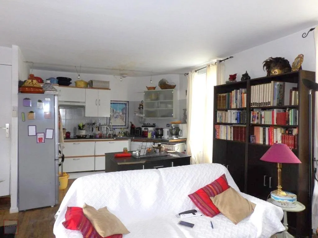 BUILDING TO BE SEIZED !