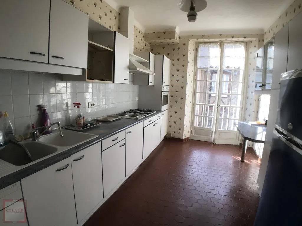 HOUSE 2 APARTMENTS AND GARAGES