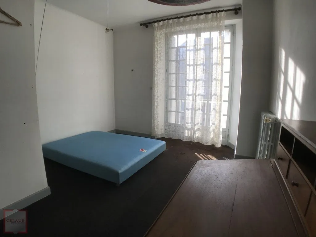 HOUSE 2 APARTMENTS AND GARAGES