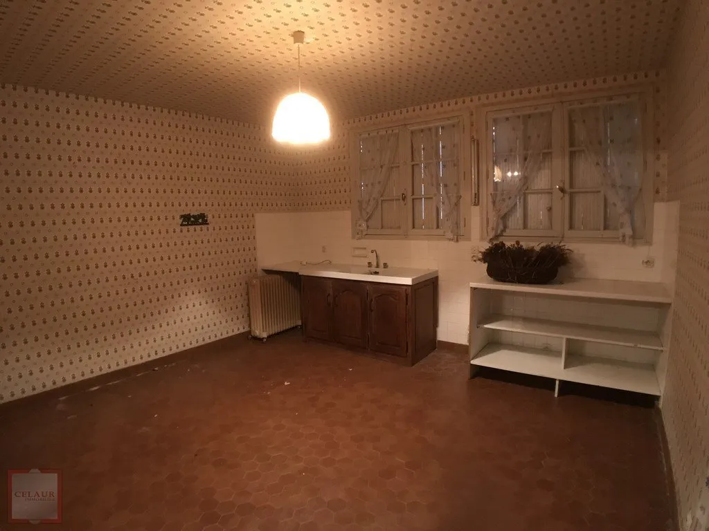 HOUSE 2 APARTMENTS AND GARAGES