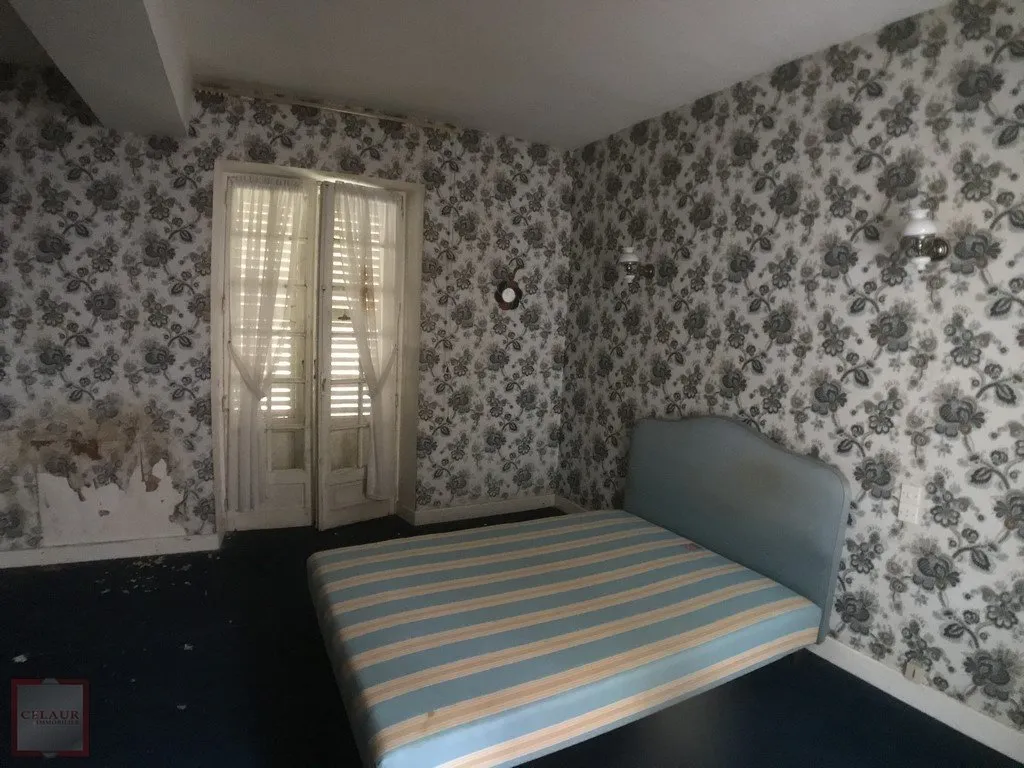 HOUSE 2 APARTMENTS AND GARAGES