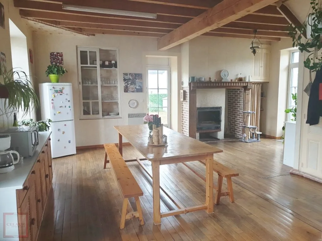 FAMILY HOUSE CLOSE TO SHOPS