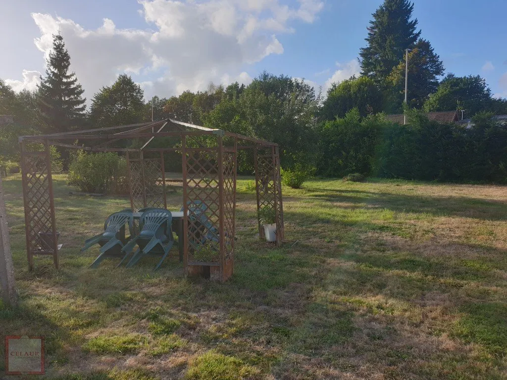 FAMILY HOUSE CLOSE TO SHOPS