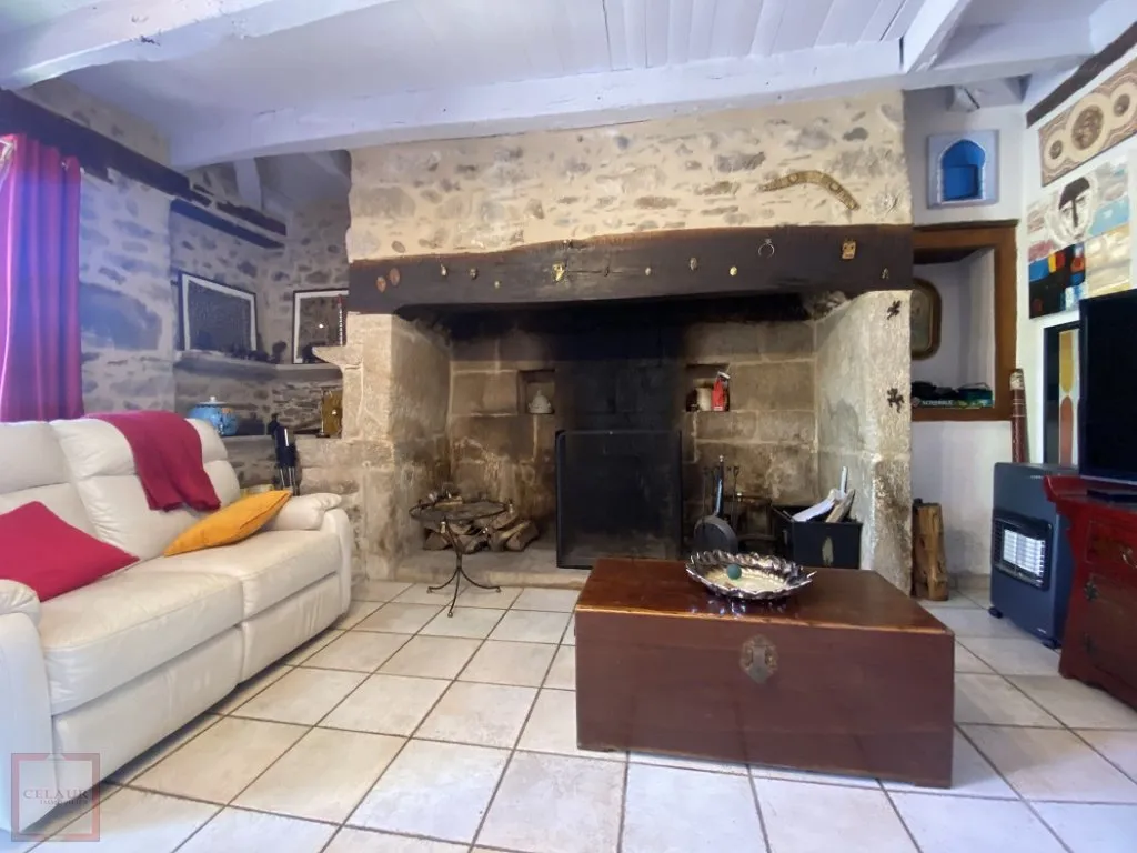 COUNTRY HOUSE WITH OUTBUILDINGS ON THE DORDOGNE BORDER-BIS