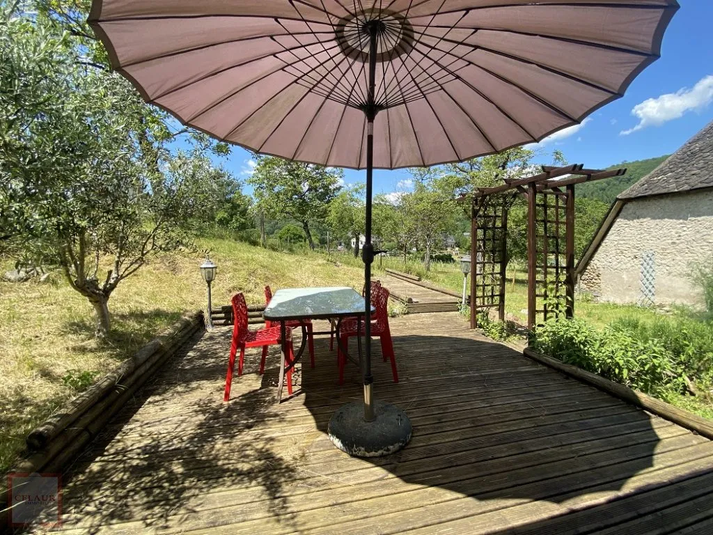 COUNTRY HOUSE WITH OUTBUILDINGS ON THE DORDOGNE BORDER-BIS