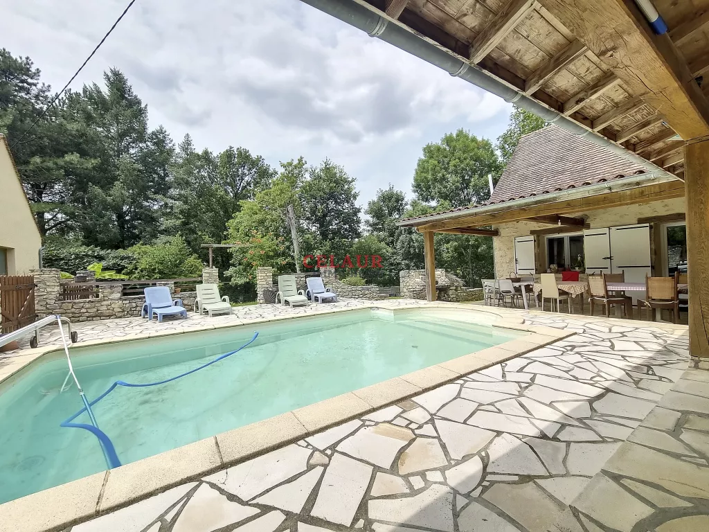 LONGERE EN PIERRES AVEC SON GITE