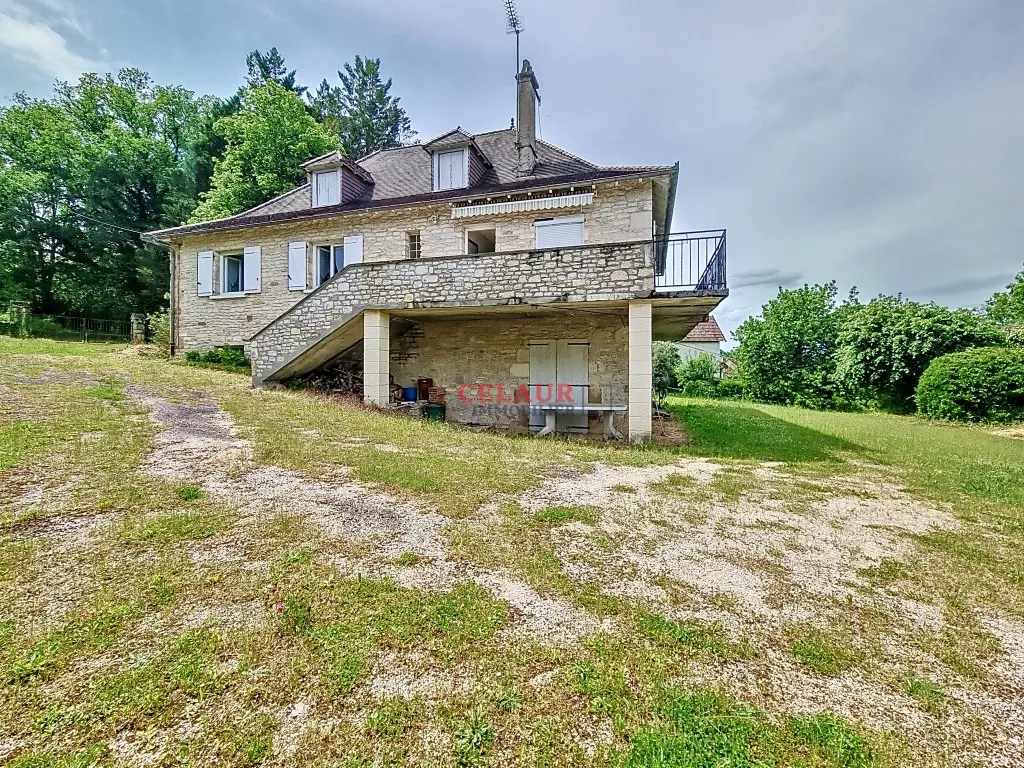 Villa en pierres s&egrave;ches avec vue panoramique .