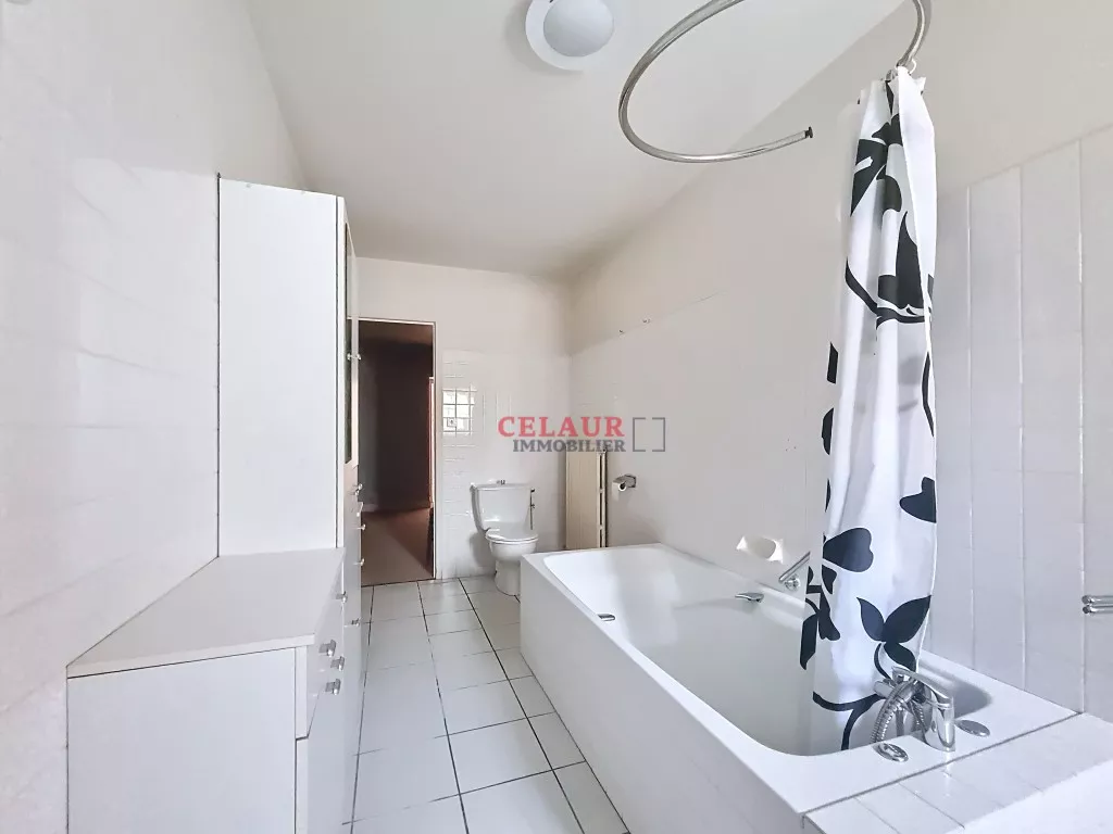 VASTE PROPRIETE EN PIERRE QUERCYNOISE