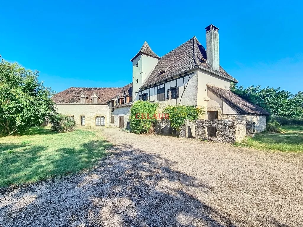 VASTE PROPRIETE EN PIERRE QUERCYNOISE