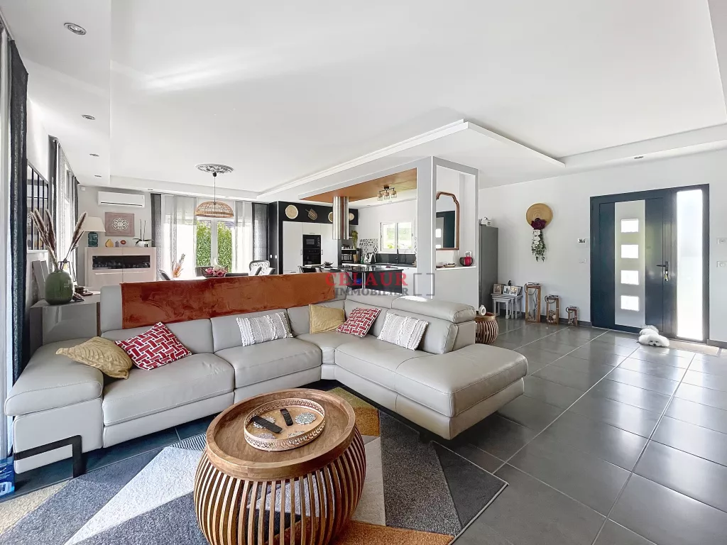 MAISON CONTEMPORAINE AVEC PISCINE &Agrave; SAINT-FORTUNADE