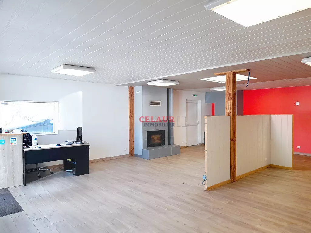 Visibilité assurée pour ce local professionnel !