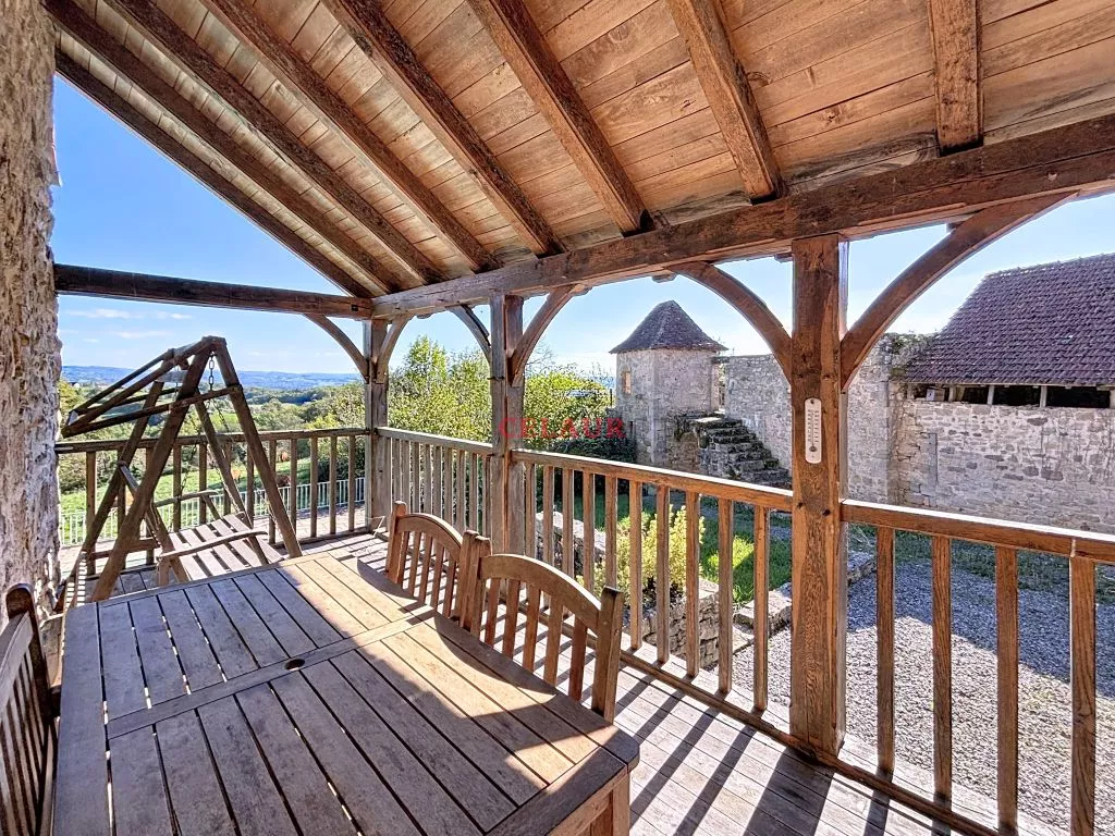 PROPRIETE AVEC MAISON ET DEPENDANCES PISCINE SUR 1 HA DE PARC CLOS