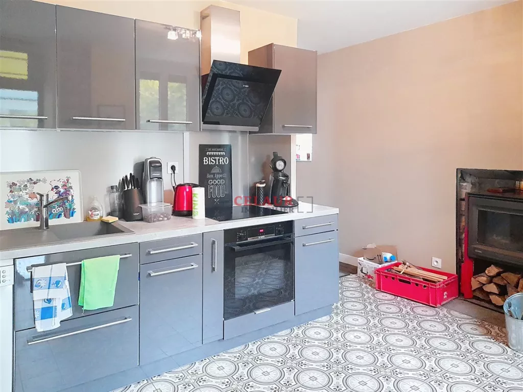 Maison avec terrain et dépendance