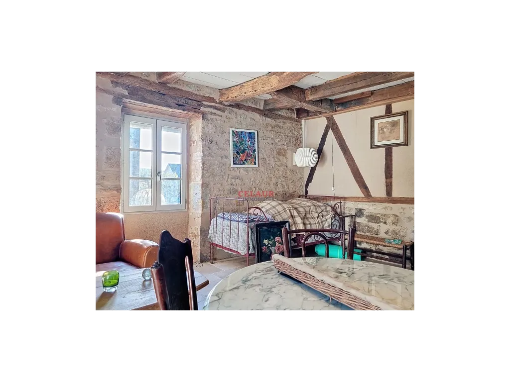 IMMEUBLE RENOVE AVEC LOCAL COMMERCIAL