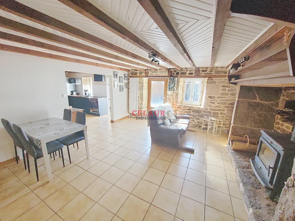 Maison de Bourg en pierre meubl&eacute;e