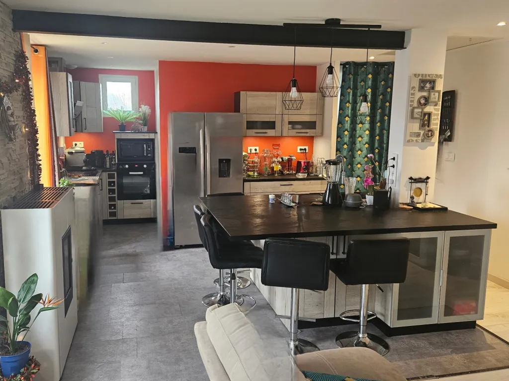 Maison atypique avec entr&ecirc;pots